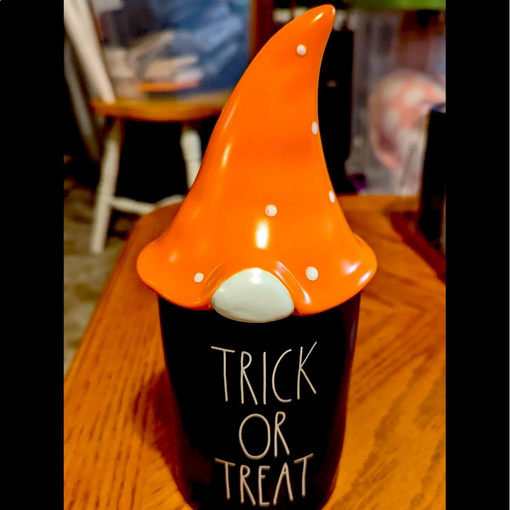 Rae Dunn TRICK OR TREAT Crock Candle with GNOME Topper.